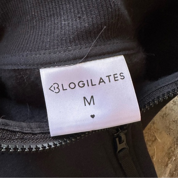 Blogilates Marshmallow Bomber Jacket Sweatshirt Women's Medium Black Full Zip - Picture 11 of 13